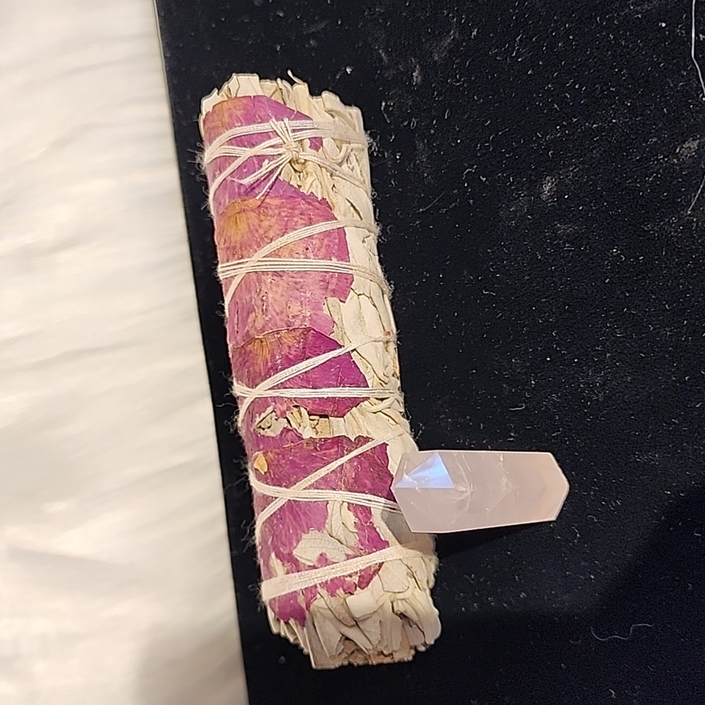 Romance Sage Bundle has dried rose petals with Rose Quartz mini tower - Picture 6 of 6